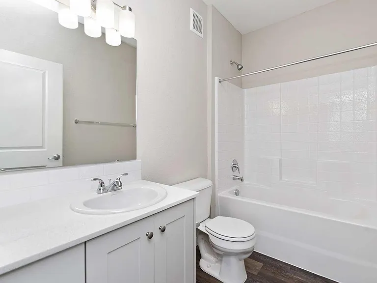 The Summit Apartments — Photo 15