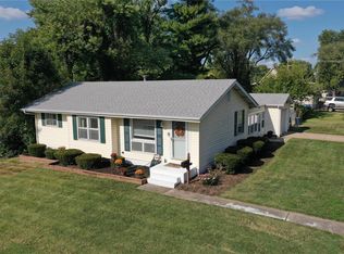 1039 Aspen Dr, Florissant, MO 63031