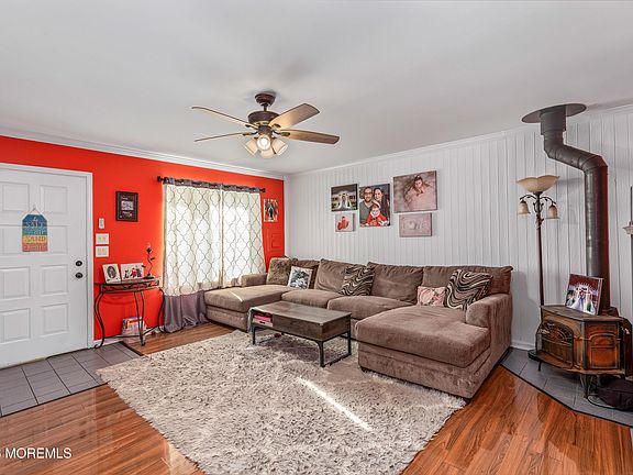 5th image of 211 Sandra Place #211