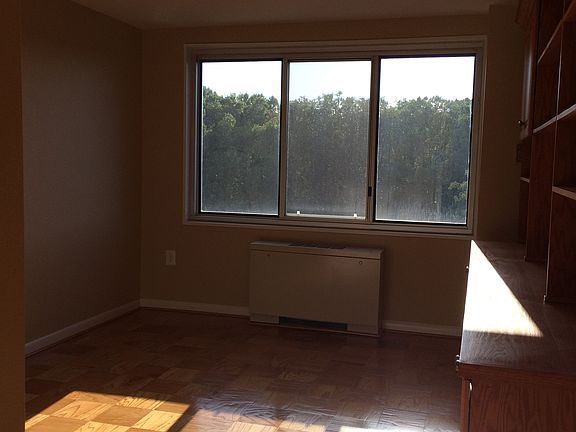 5th image of 10201 Grosvenor Pl APT 1104