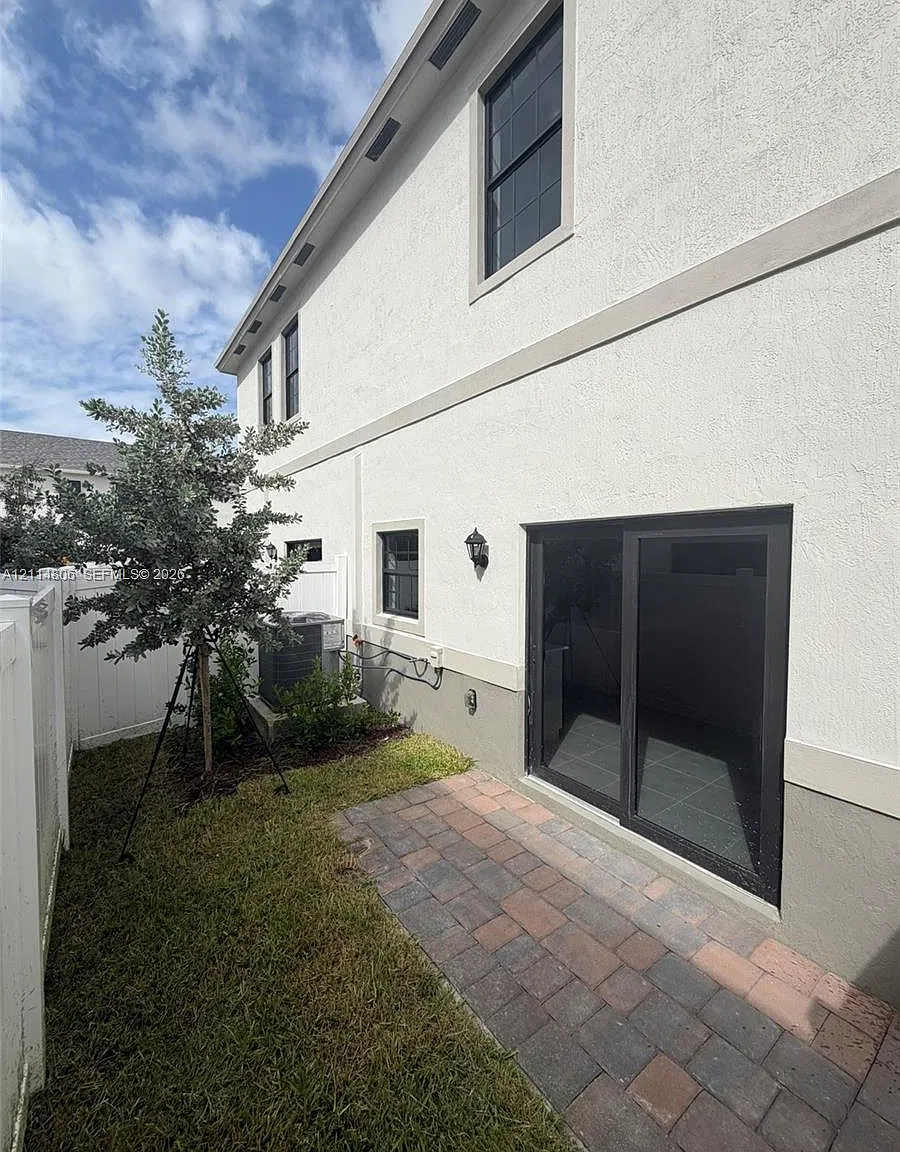 Hadley Place — Photo 3