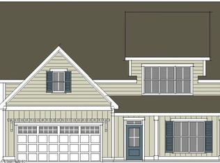 104 Whispering Pine Ln, Holly Ridge, NC 28445