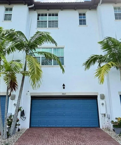 2863 SW 120th Ter #1 — Photo 1