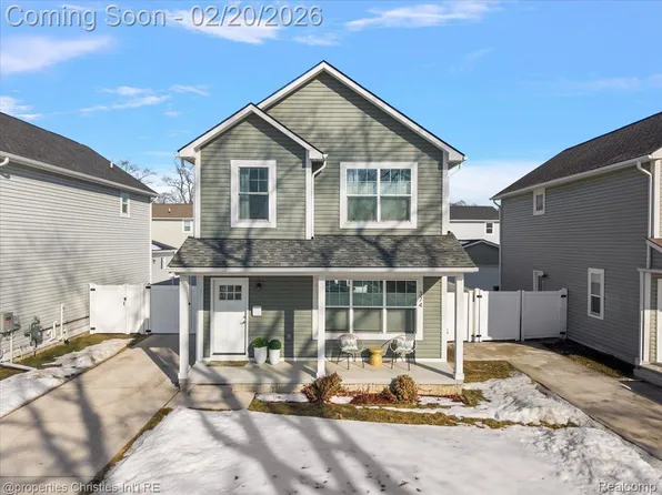 374 W Barrett Ave, Madison Heights, MI 48071