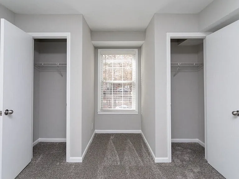The Avenue Apartments — Photo 22