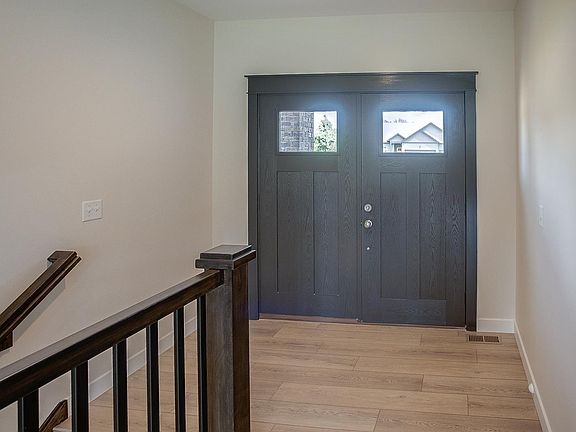 3rd image of 37 Nickel Plate Dr