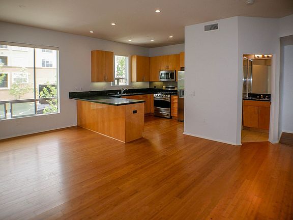 4th image of 5971 Mildred St APT 4