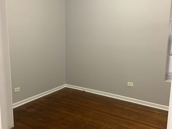 3rd image of 4423 S Prairie Ave APT 1