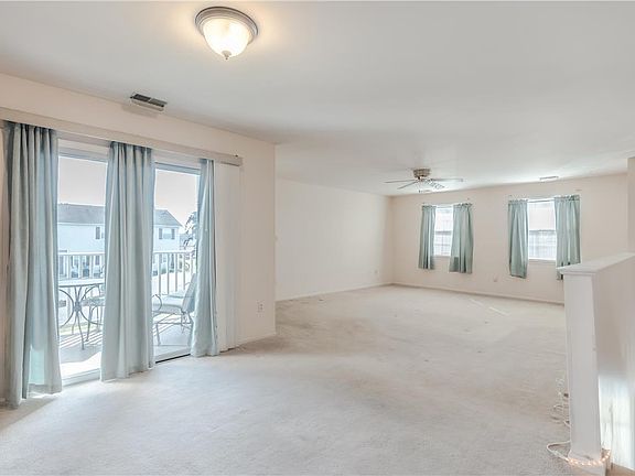 3rd image of 1801B Briarwood Dr