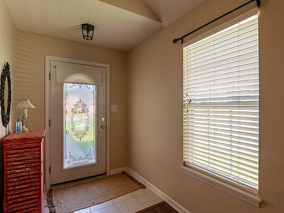4th image of 733 Bradford Lane Lane