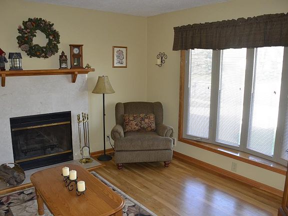 3rd image of 13657 Fairlawn Ave