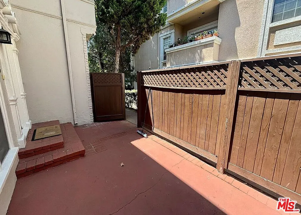 2 bed, 1.5 bath, 1200 sqft, $3,995 — Photo 3
