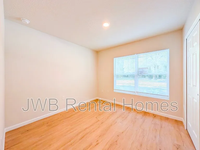 3267 Broadway Ave — Photo 8