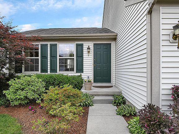 2nd image of 1615 Bristol Commons Pl