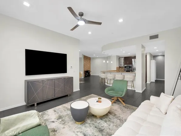 21 Gramercy Unit 220, Irvine, CA 92612