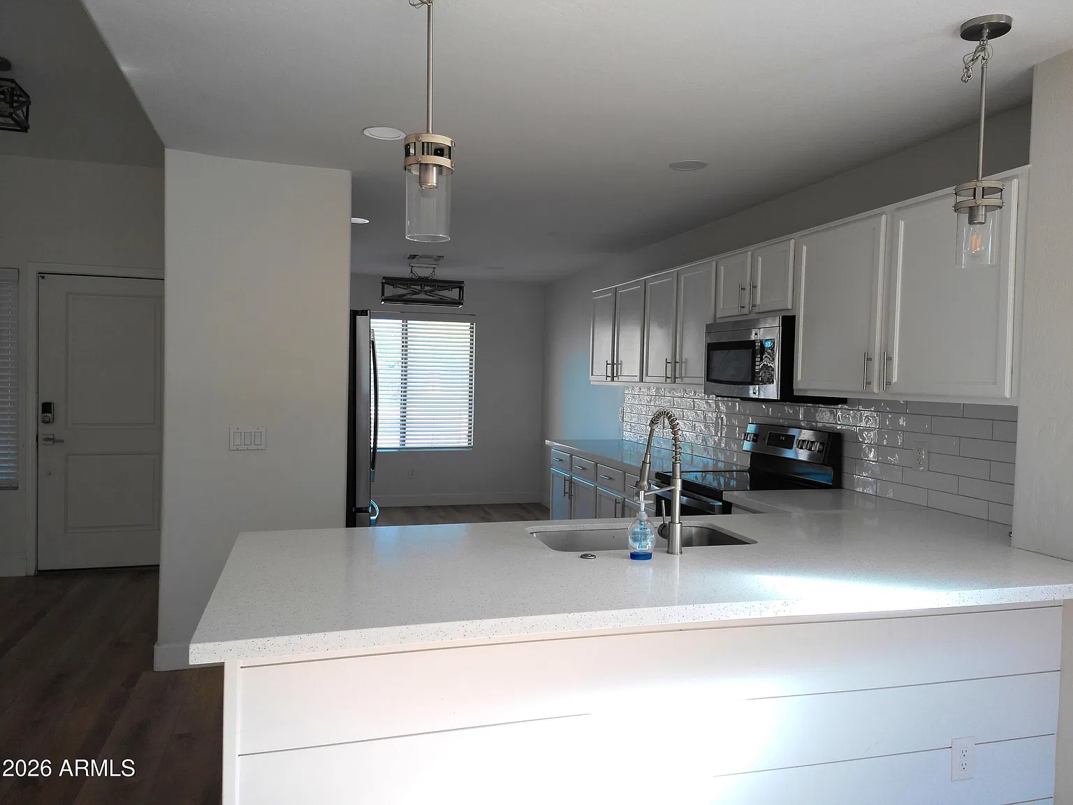 3 bed, 2.0 bath, 1791 sqft, $2,300 — Photo 2