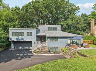 13N240 Wedgewood Dr, Elgin, IL 60124