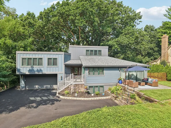 13N240 Wedgewood Dr, Elgin, IL 60124