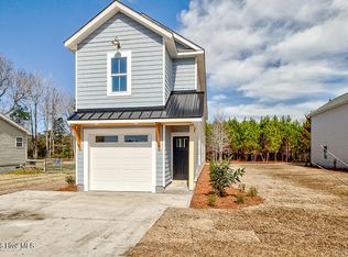 439 Factory Rd, Hampstead, NC 28443