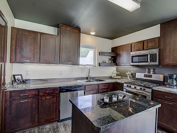 3rd image of 1807 Saddle Dr