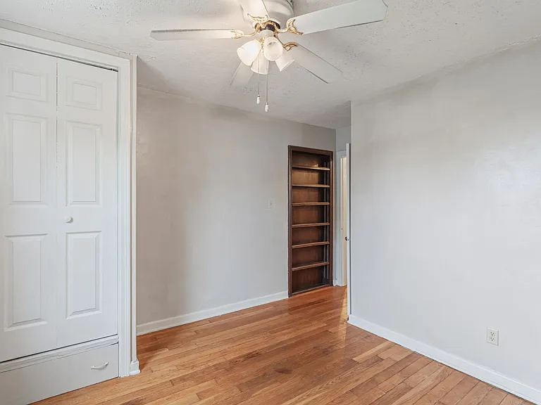1315 E Red Bud Rd — Photo 17