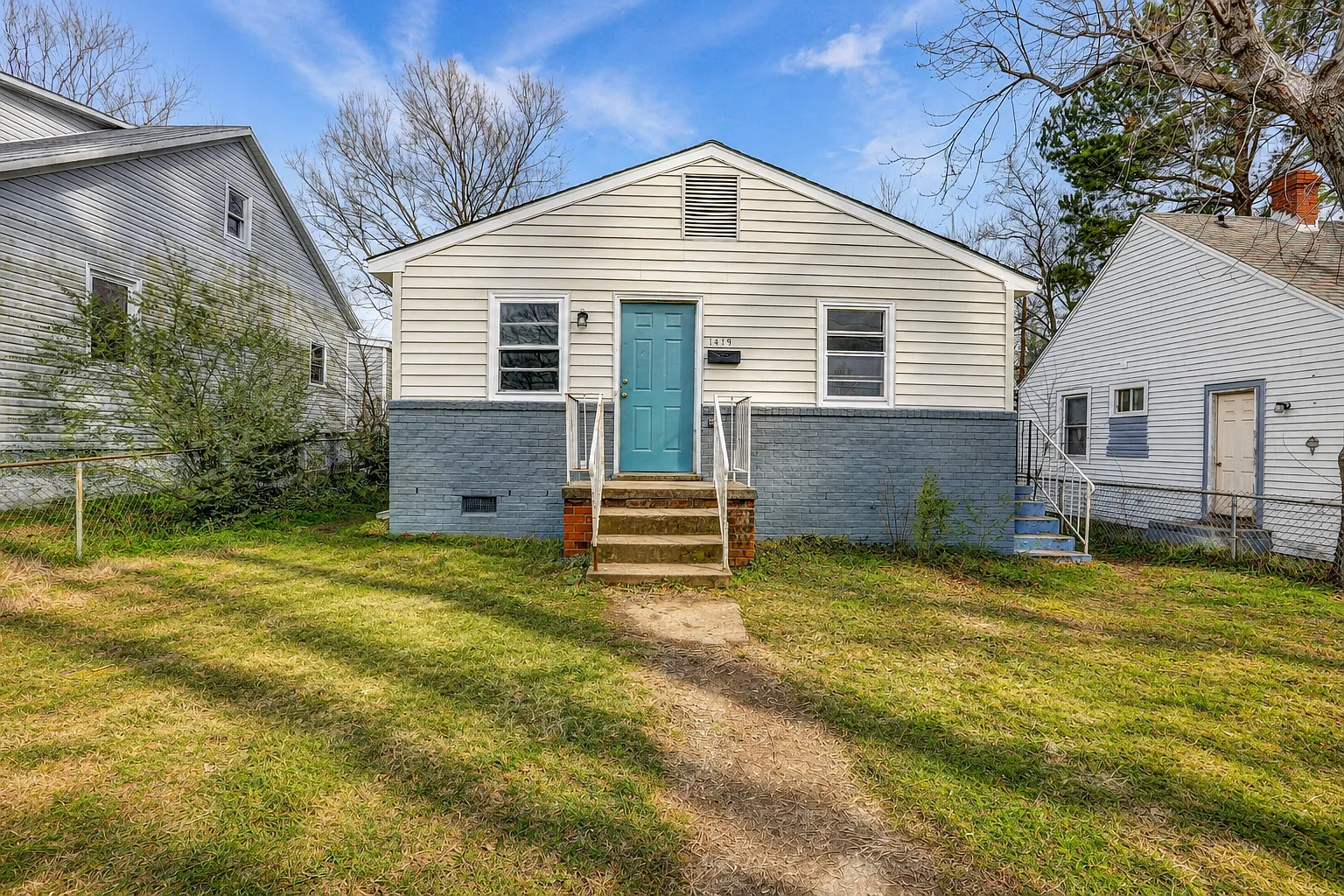 3 bed, 922 sqft, $2,009 — Photo 1