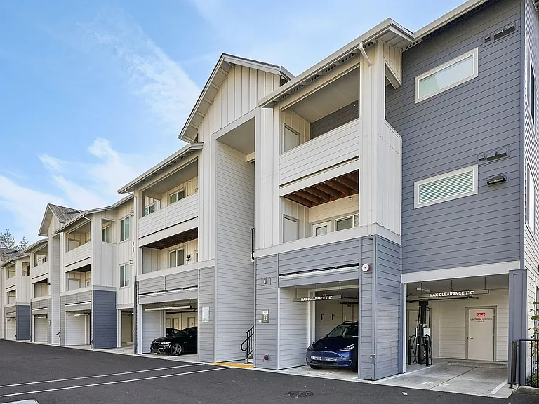 Pacific Ridge Apartments — Photo 54
