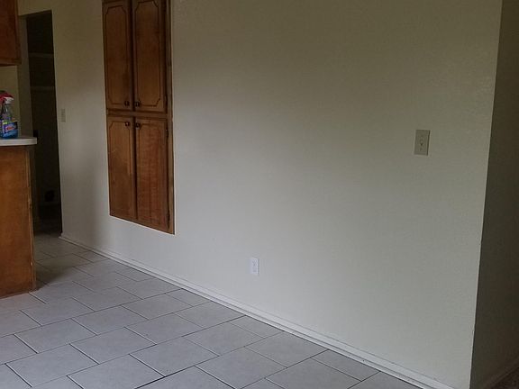 5th image of 7 Anita Ln