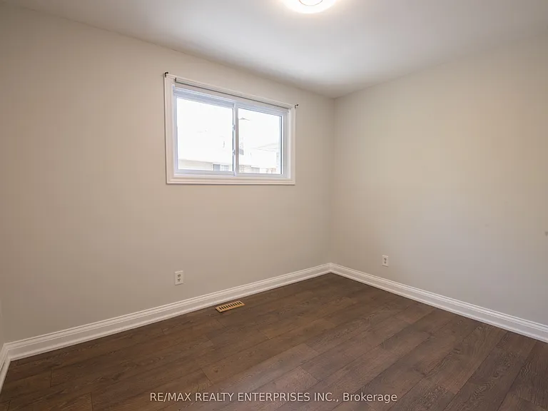 8 Weber Dr — Photo 17