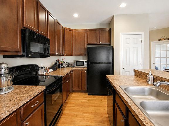 3rd image of 31 Madison Drive