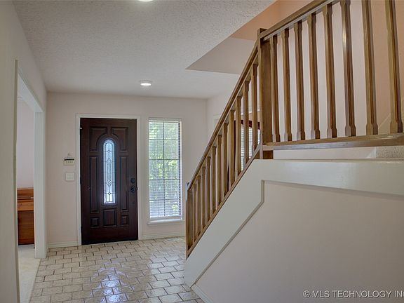 3rd image of 7822 S Urbana Ave