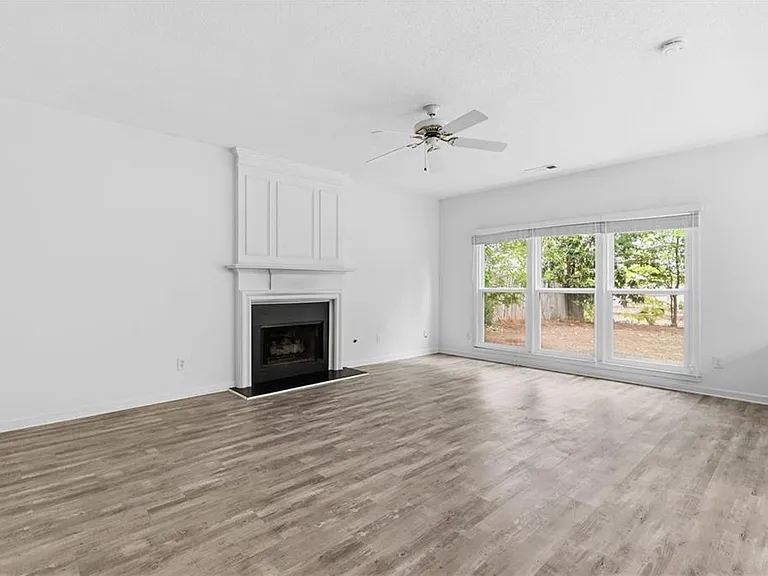 6430 Barwick Ln — Photo 16