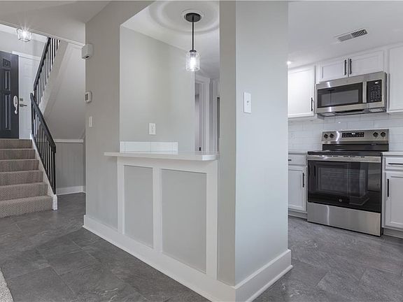 3rd image of 10863 Rosehill Rd