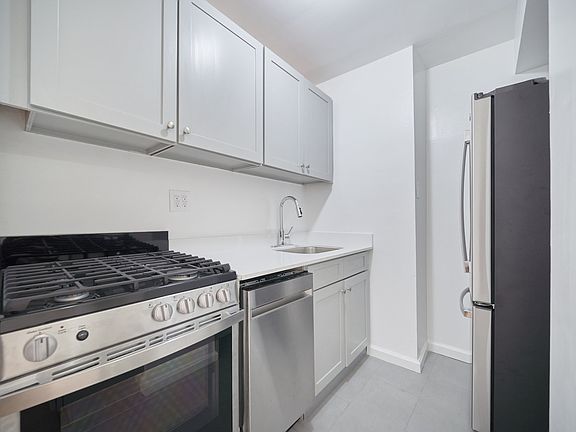 5th image of 31 E 31st St Ph C