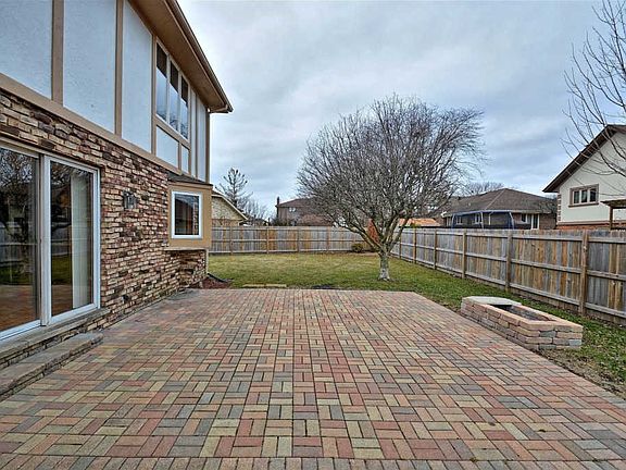 5th image of 12809 Surrey Ct