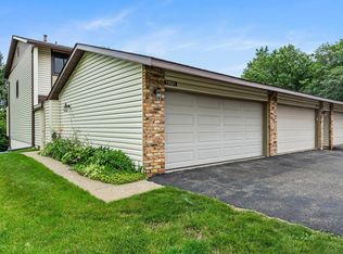 13521 Heather Hills Dr, Burnsville, MN 55337