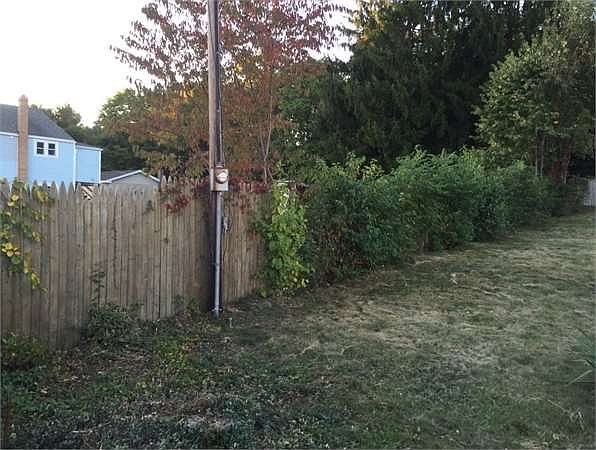 2nd image of 527 E Elm St