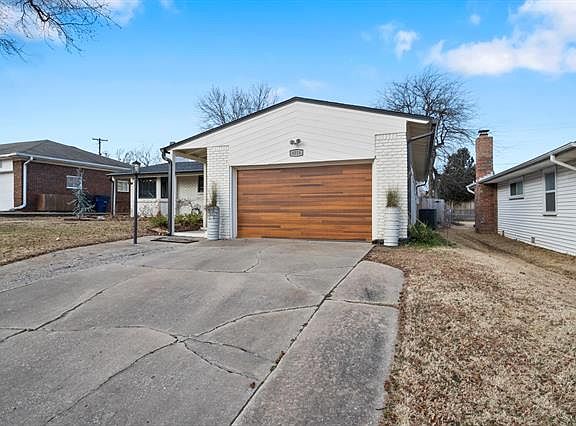 3rd image of 4016 S Urbana Ave