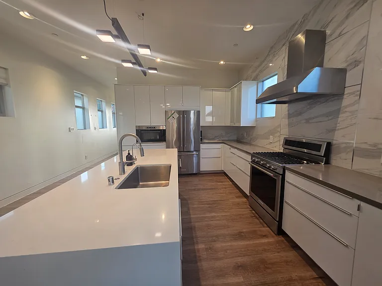 2830 Myrtle St — Photo 8