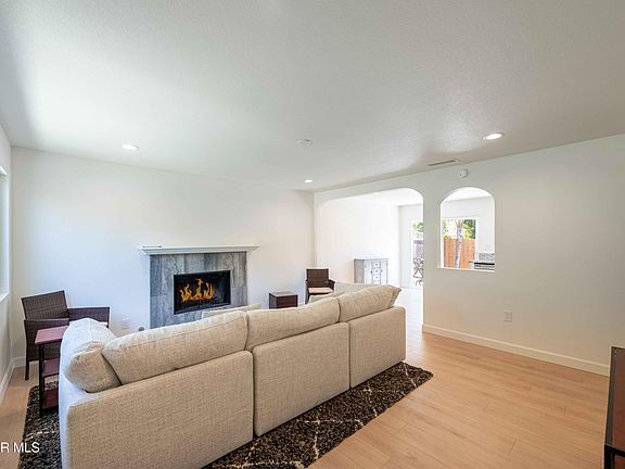 5th image of 764 Brossard Dr