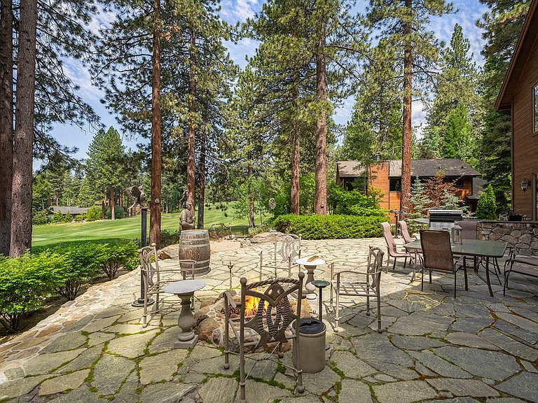 345 Country Club Dr — Photo 2