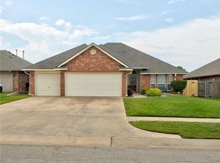 917 SW 38th St, Moore, OK 73160