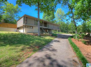 3320 N Woodridge Rd, Mountain Brook, AL 35223