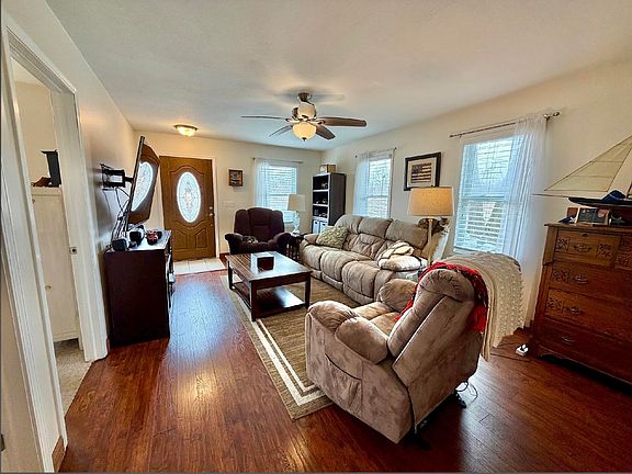 3rd image of 3814 Lauria Rd