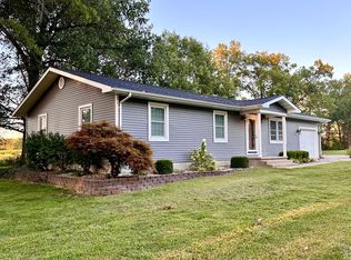 226 Owl Rd, Louisville, IL 62858