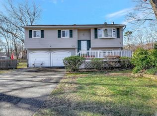 102 Ridge Ave, Central Islip, NY 11722