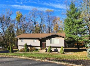 820 Tulip Dr, Valley Cottage, NY 10989