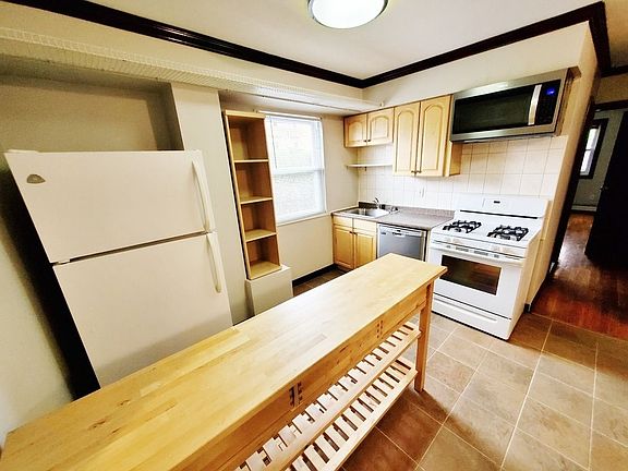 2nd image of 25-01 45th St #1SS