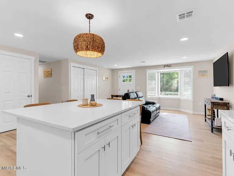 501 Forman Ave — Photo 10