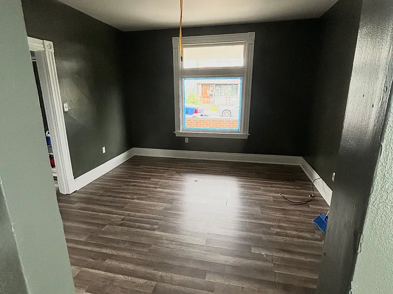 111 Churchill St — Photo 4